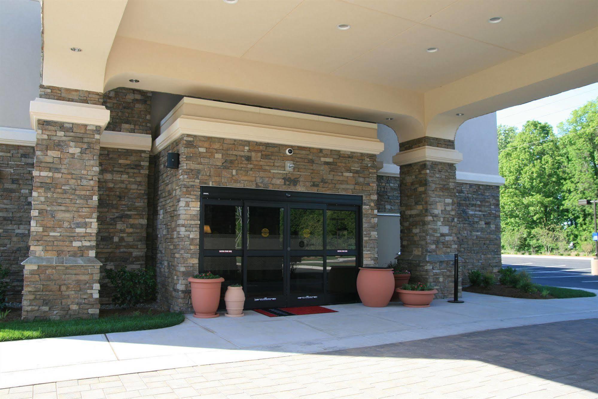 Hampton Inn Bermuda Run / Advance Exteriör bild